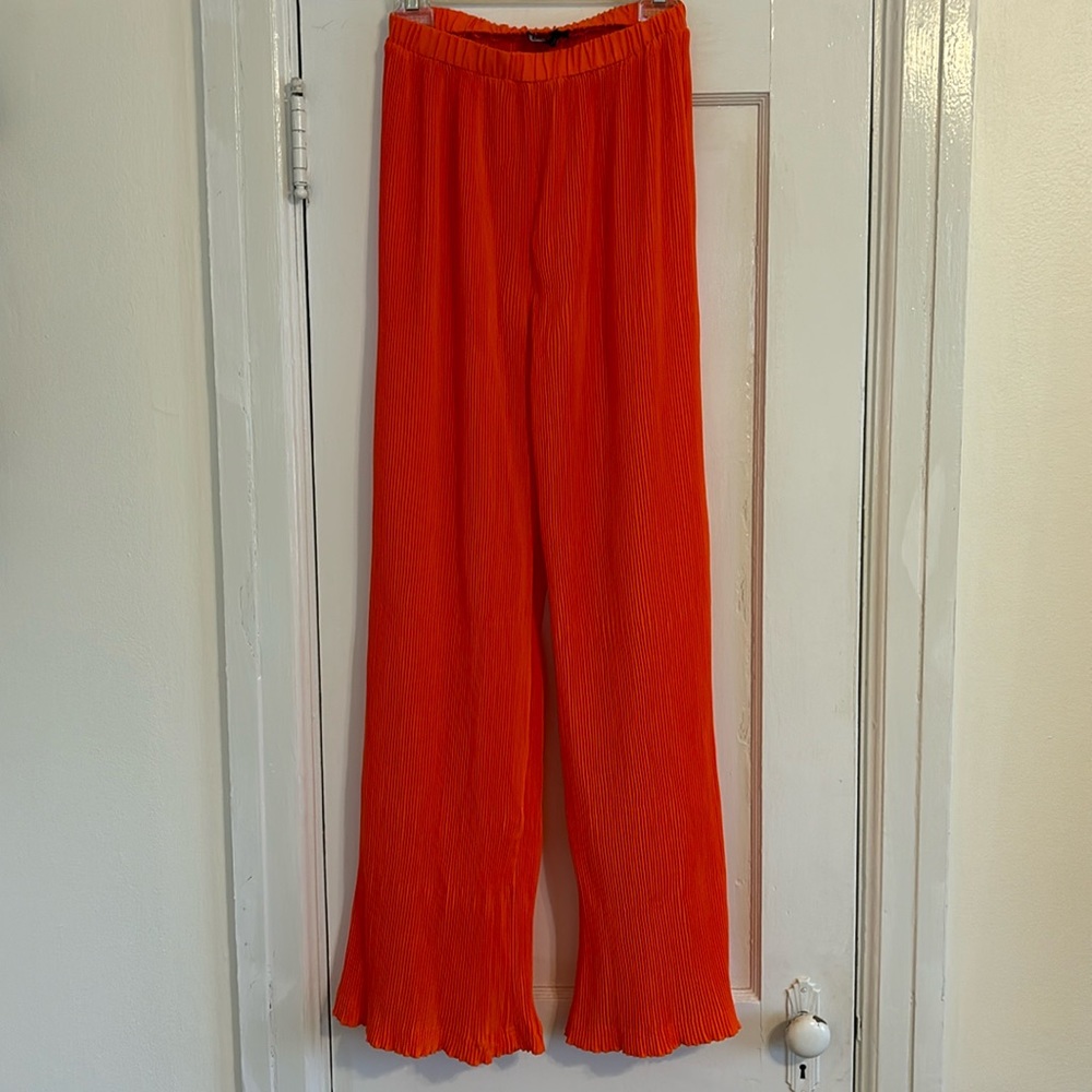 Pretty Little Thing Size 6 Pleated Pants